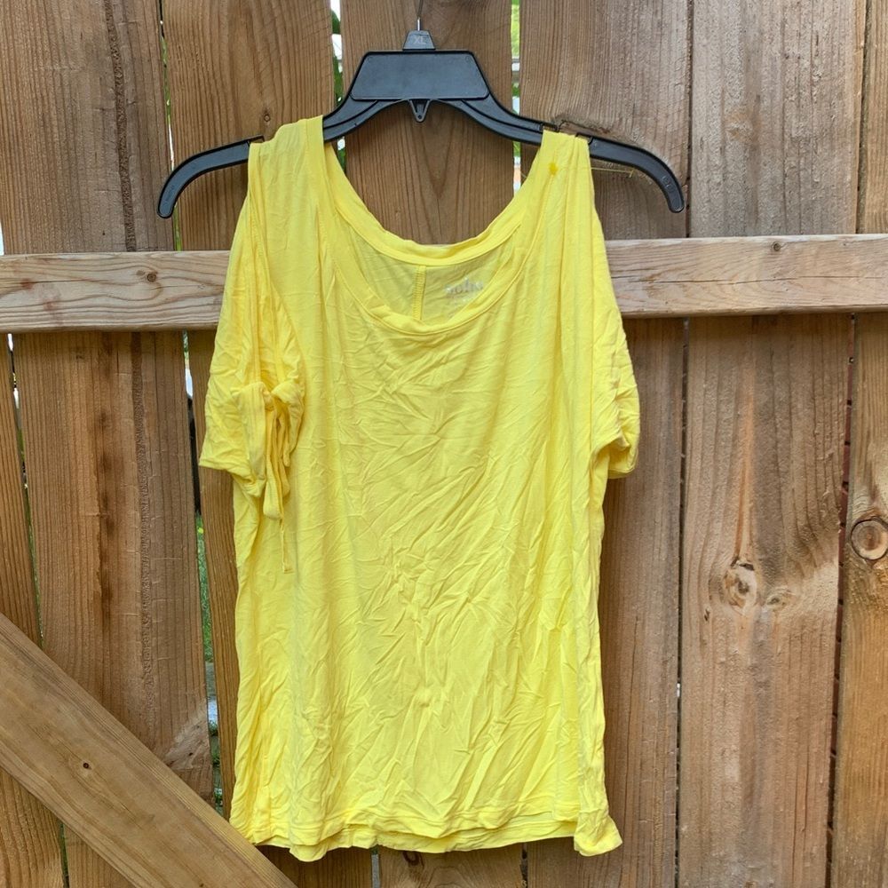 Cold shoulder yellow tee as. S